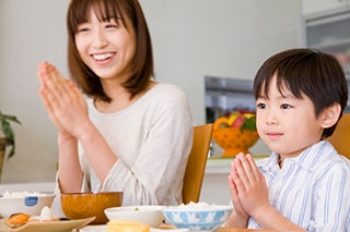 朝・昼・晩と規則正しく食事をする。